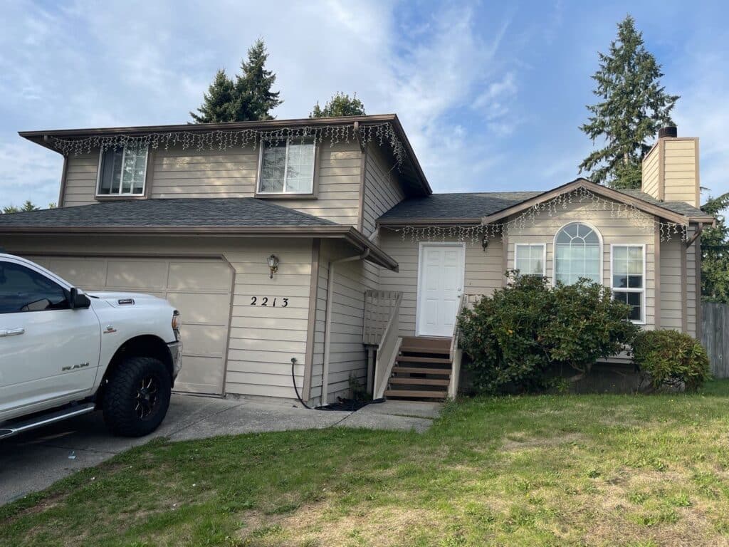 Lynnwood residence before siding replacement