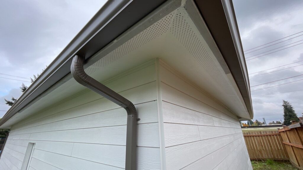 soffit and x corner with cedarmill siding