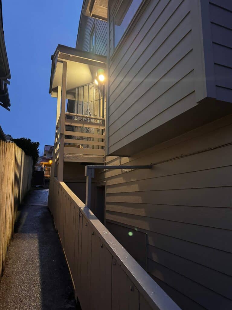 Finished HardiePlank lap siding installed on the side exterior of a Seattle University District home