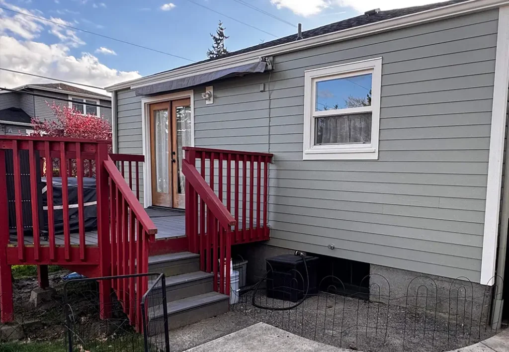 QUAD MAX caulking application on James Hardie siding project