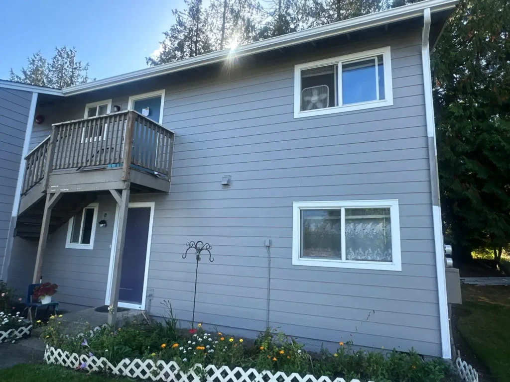 QUAD MAX caulking application on James Hardie siding project in Seattle, WA