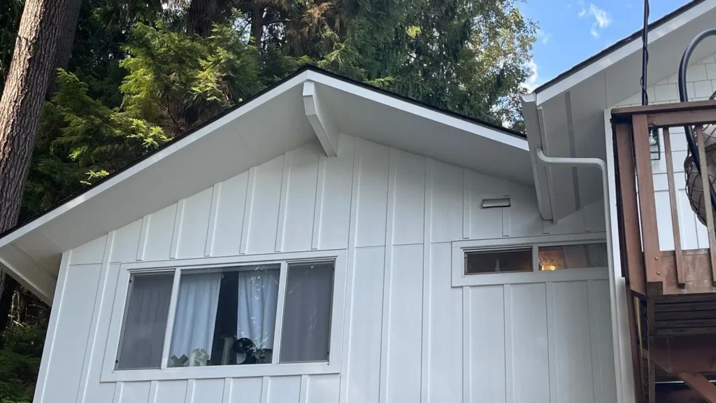 5/4x4 Hardie corners, 5/4x4 Hardie window trims, W prime metal inside corners, and 5/4x4 rustic Hardie belly band on gables installed with James Hardie siding