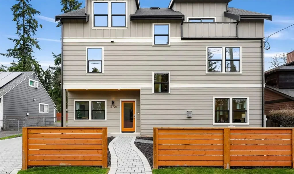 Prime metal H channel at outside corner of Smooth HardiePanel siding