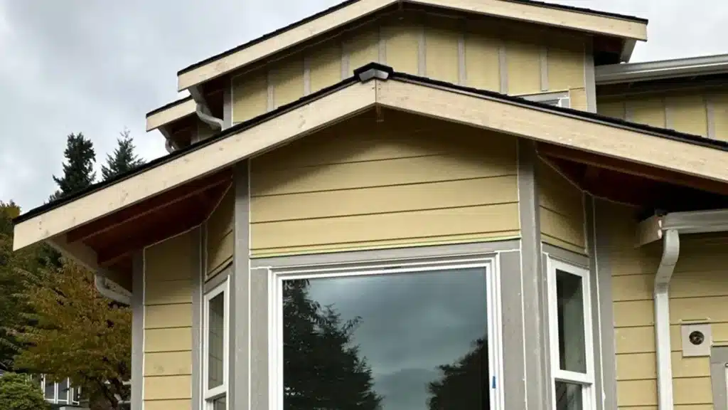 Kirkland project with Board-and-batten on approximately 300 sq ft upper front; 8 1/4-inch lap siding with 7-inch reveal