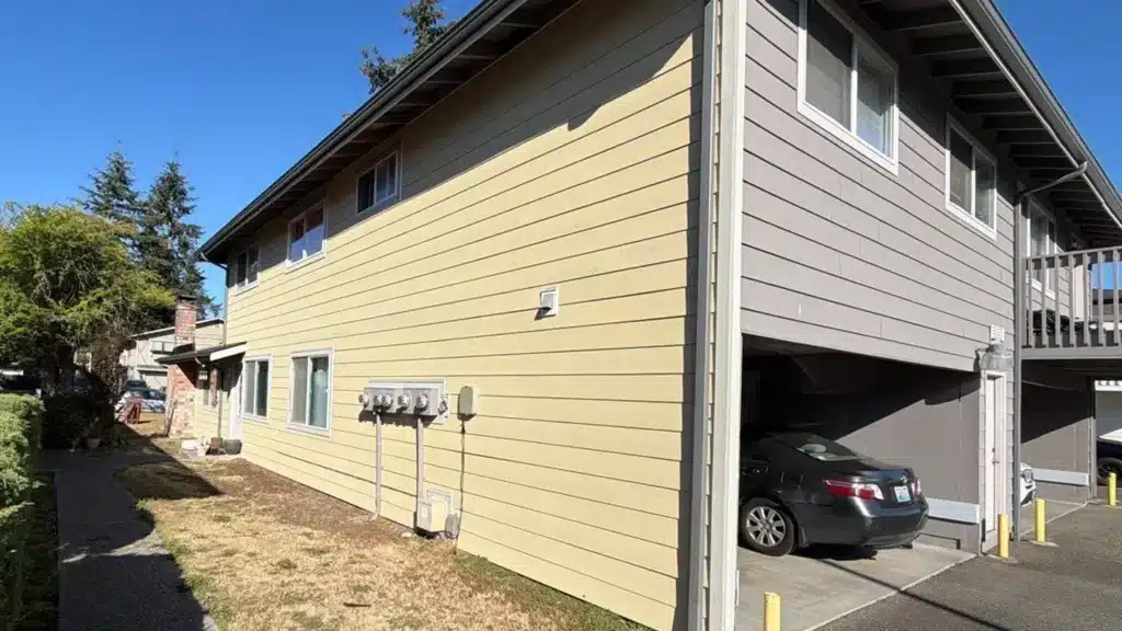 26GA window head flashing on Everett siding project