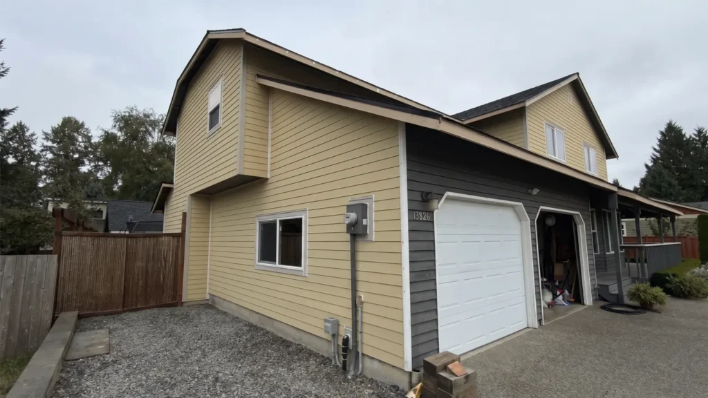 Primed Hardie window trim on Marysville home