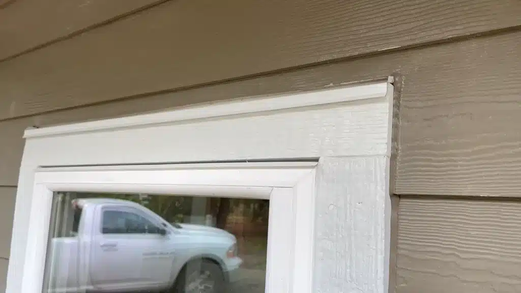 Primed 5/4x4 corner trim on James Hardie exterior